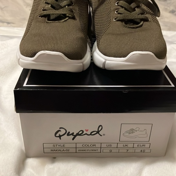 NWT Qupid Makala Khaki Flyknit Sneaker woman’s 9 w/ white bottoms in box - Picture 2 of 3
